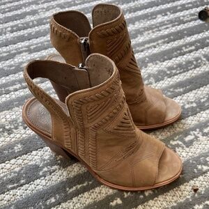 Vince Camuto Leather Booties, Size 9M, Tan.